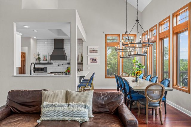 10512 Lake Park DR, Dripping Springs, TX 78620