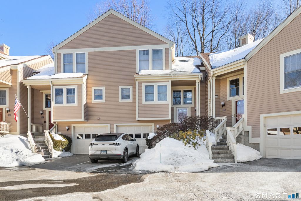 59 Brittania Drive 59, Danbury, CT 06811