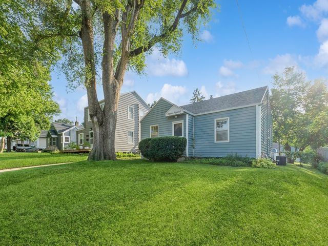 1500 56th Street, Des Moines, IA 50311