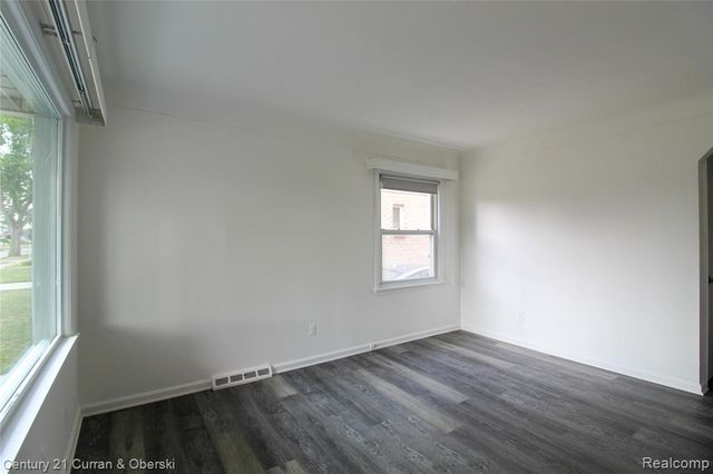 6832 Norborne Avenue, Dearborn Heights, MI 48127