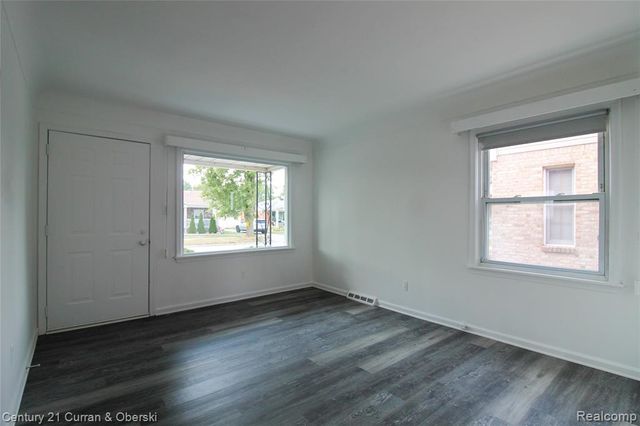 6832 Norborne Avenue, Dearborn Heights, MI 48127