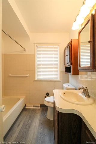 6832 Norborne Avenue, Dearborn Heights, MI 48127