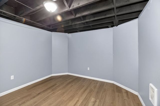 253 Oak St, Holyoke, MA 01040