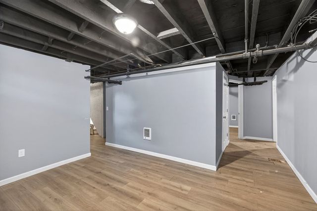 253 Oak St, Holyoke, MA 01040