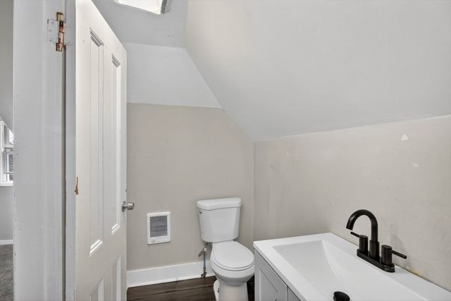 253 Oak St, Holyoke, MA 01040