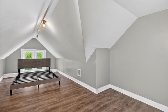253 Oak St, Holyoke, MA 01040