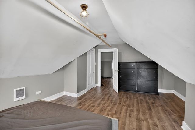 253 Oak St, Holyoke, MA 01040