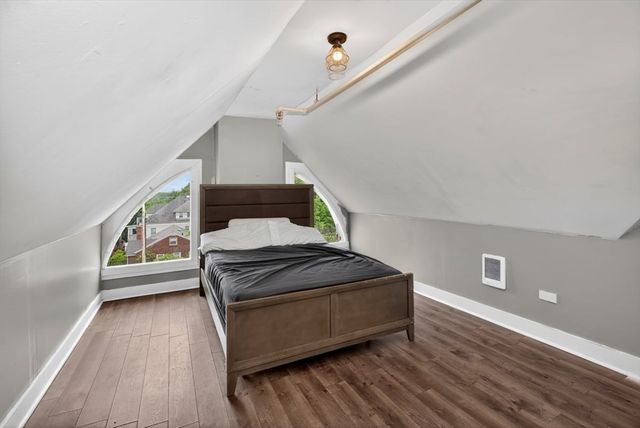 253 Oak St, Holyoke, MA 01040