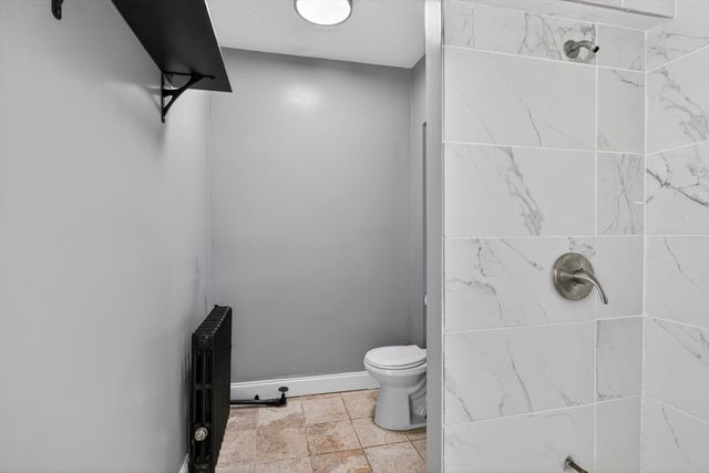 253 Oak St, Holyoke, MA 01040