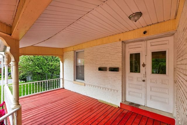 253 Oak St, Holyoke, MA 01040