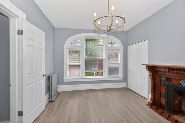 253 Oak St, Holyoke, MA 01040
