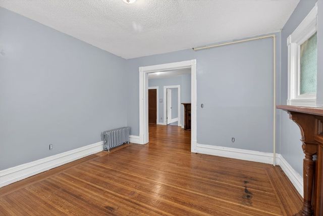 253 Oak St, Holyoke, MA 01040