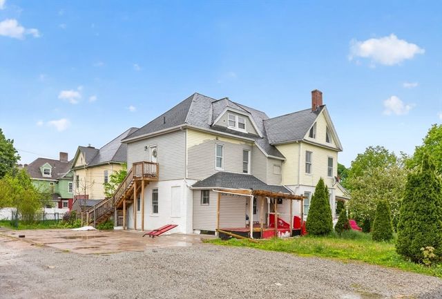 253 Oak St, Holyoke, MA 01040