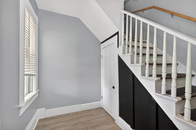 253 Oak St, Holyoke, MA 01040