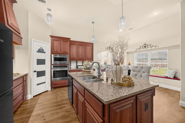 5011 Lake Park Drive, Mansfield, TX 76063