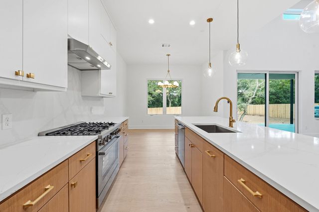 15 Champion CIR, Wimberley, TX 78676