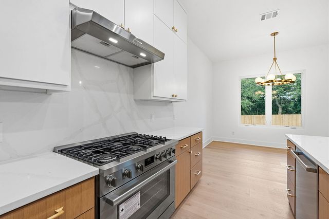 15 Champion CIR, Wimberley, TX 78676
