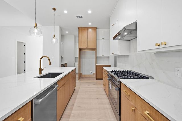 15 Champion CIR, Wimberley, TX 78676