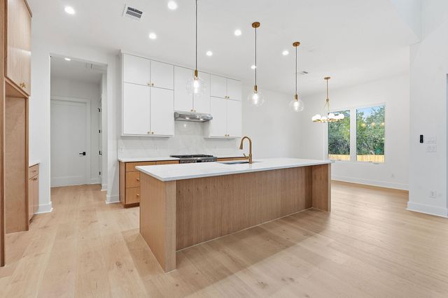 15 Champion CIR, Wimberley, TX 78676