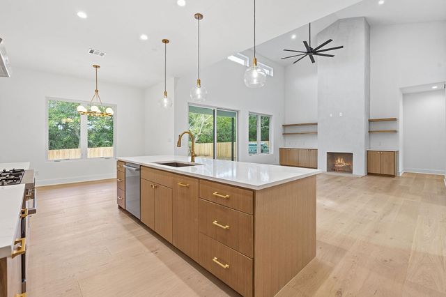 15 Champion CIR, Wimberley, TX 78676
