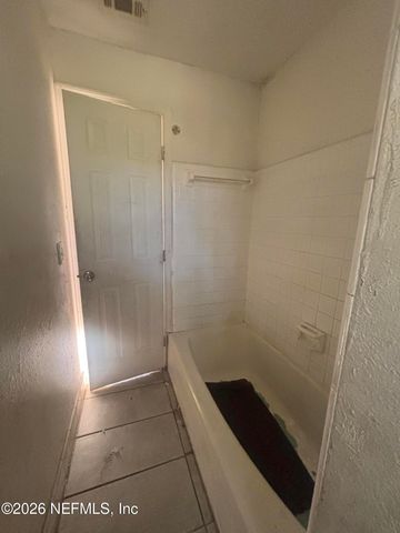 7047 KEN KNIGHT Drive E, Jacksonville, FL 32209