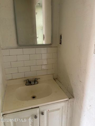 7047 KEN KNIGHT Drive E, Jacksonville, FL 32209