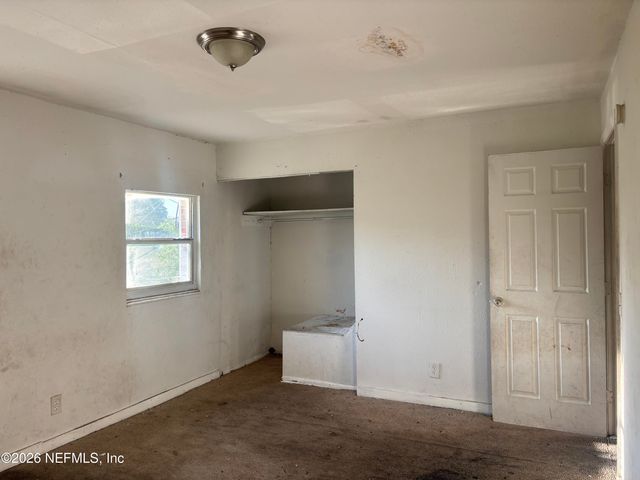 7047 KEN KNIGHT Drive E, Jacksonville, FL 32209