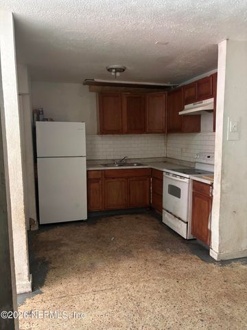 7047 KEN KNIGHT Drive E, Jacksonville, FL 32209