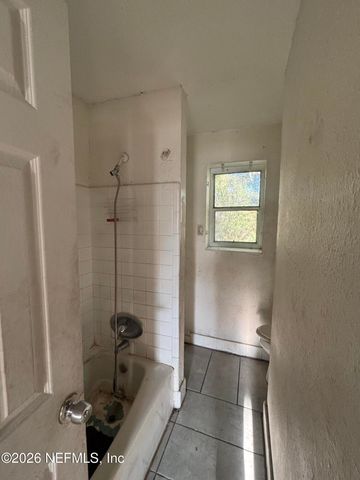 7047 KEN KNIGHT Drive E, Jacksonville, FL 32209