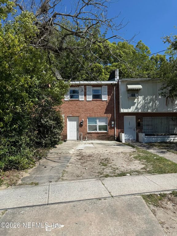 7047 KEN KNIGHT Drive E, Jacksonville, FL 32209