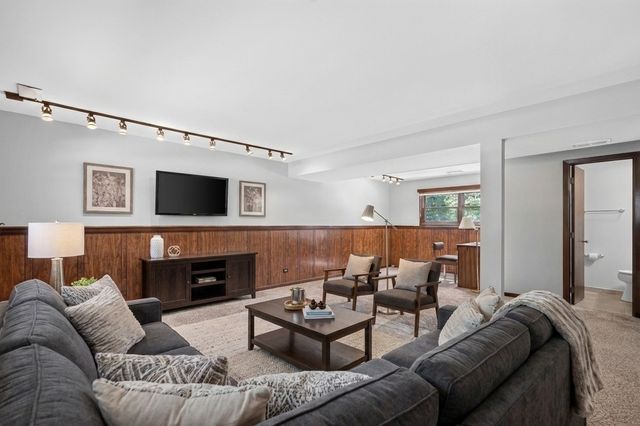 713 N Elm Circle, Itasca, IL 60143