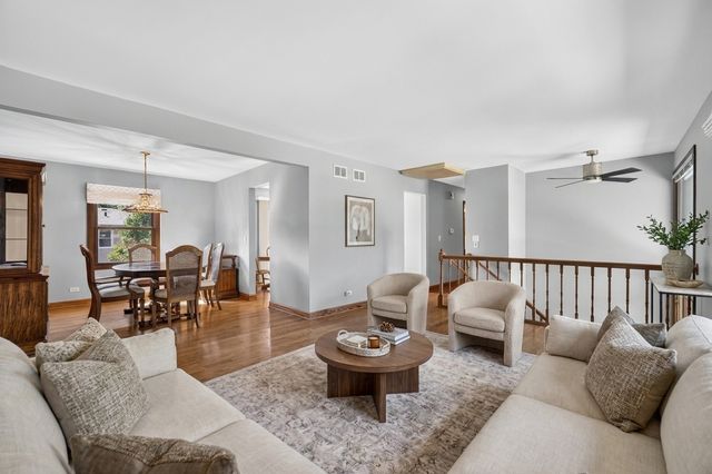 713 N Elm Circle, Itasca, IL 60143