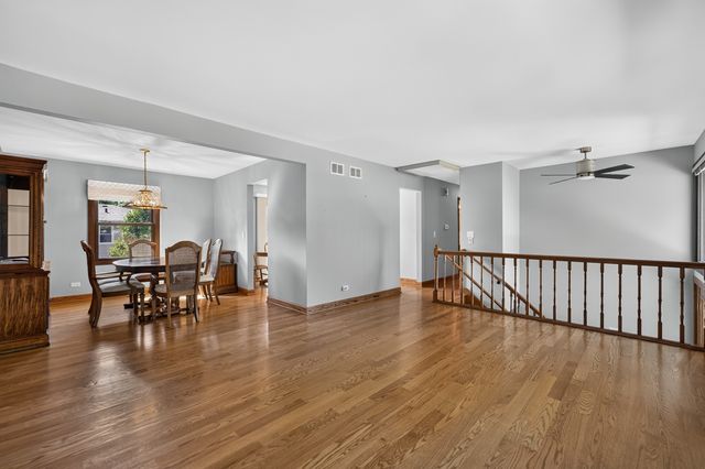 713 N Elm Circle, Itasca, IL 60143