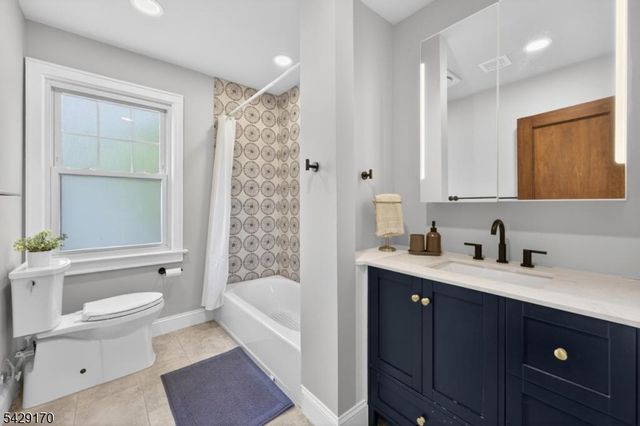 653 Ridgewood Avenue, Bloomfield Twp., NJ 07003
