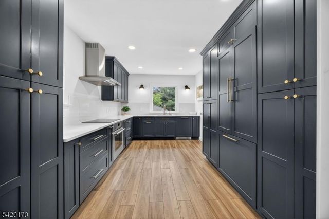 653 Ridgewood Avenue, Bloomfield Twp., NJ 07003