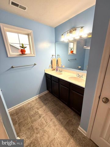 76 SKYVIEW CIR, Hanover, PA 17331