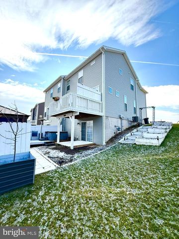 76 SKYVIEW CIR, Hanover, PA 17331