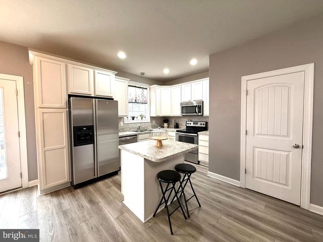 76 SKYVIEW CIR, Hanover, PA 17331