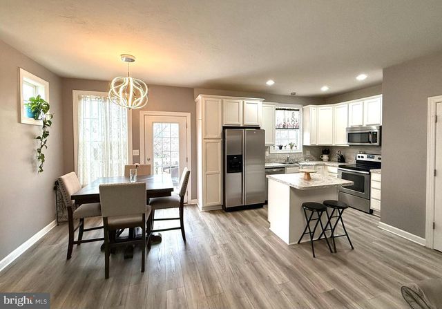 76 SKYVIEW CIR, Hanover, PA 17331