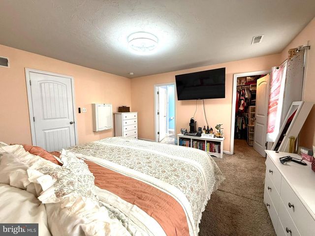 76 SKYVIEW CIR, Hanover, PA 17331