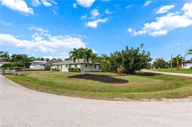 8017 Pelican RD, Fort Myers, FL 33967