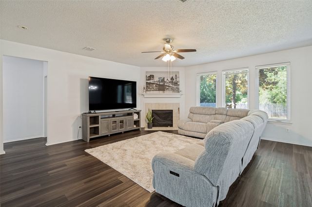 230 Longhorn Trail, Grand Prairie, TX 75052