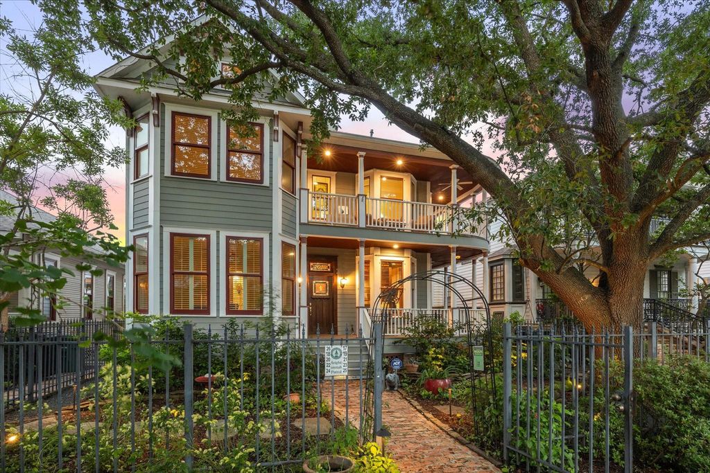 2018 Columbia Street, Houston, TX 77008