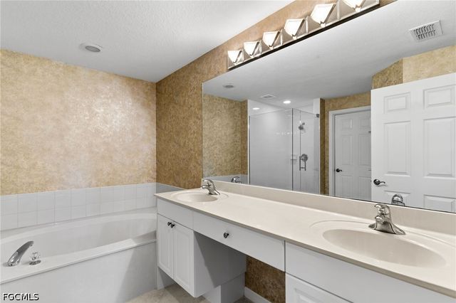 24371 Sandpiper Isle WAY 302, Bonita Springs, FL 34134