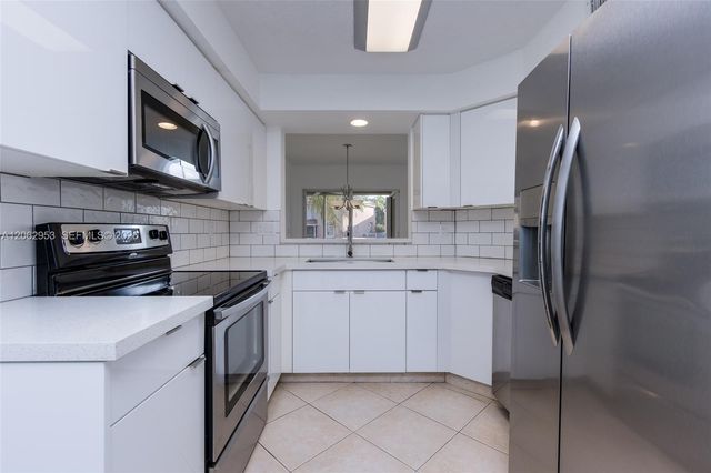 1540 N Trafalgar Circle, Hollywood, FL 33020