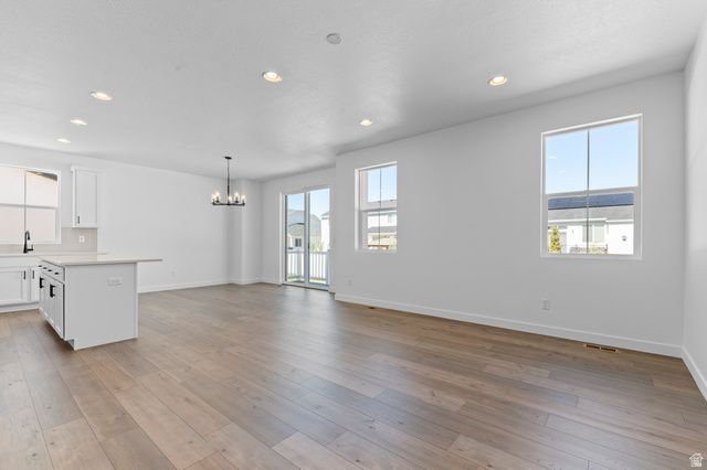 3016 W 2650 N, Clinton, UT 84015
