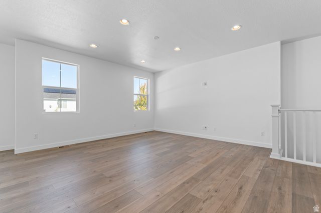 3016 W 2650 N, Clinton, UT 84015