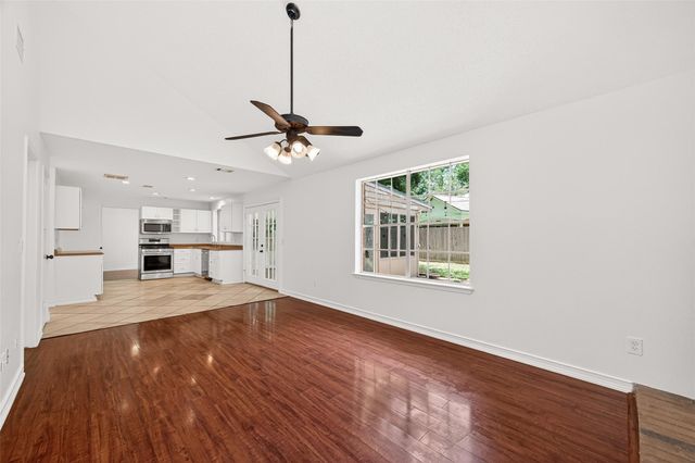 42 Rockridge Drive, The Woodlands, TX 77381