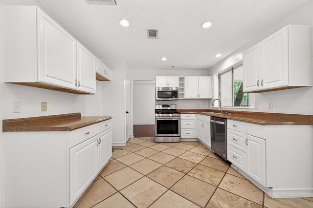 42 Rockridge Drive, The Woodlands, TX 77381