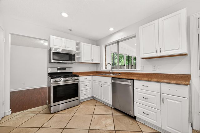 42 Rockridge Drive, The Woodlands, TX 77381